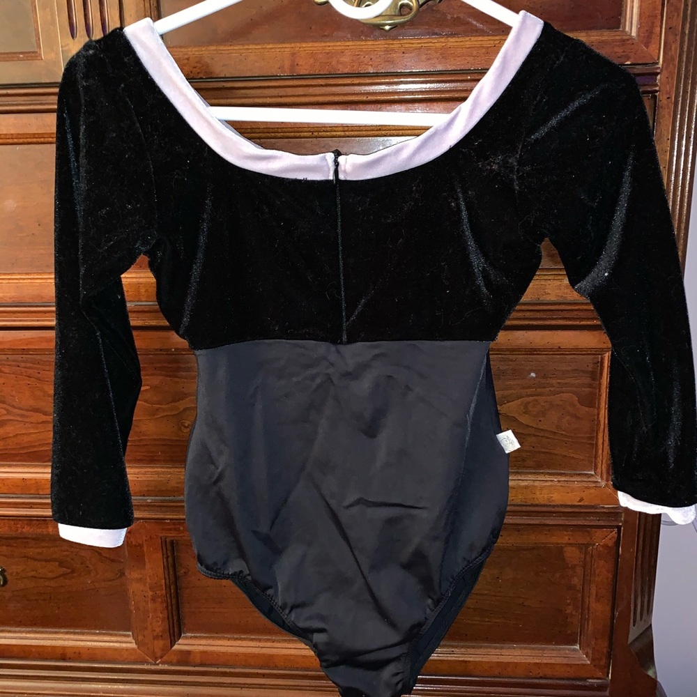 Velvet + Nylon half sleeve Class In Leotard